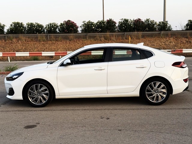 Hyundaii30 Fastback 1.0 TGDI Tecno 88 kW (120 CV) Vehículo usado en Barcelona - 9