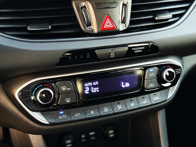 Hyundaii30 Fastback 1.0 TGDI Tecno 88 kW (120 CV) Vehículo usado en Barcelona - 24