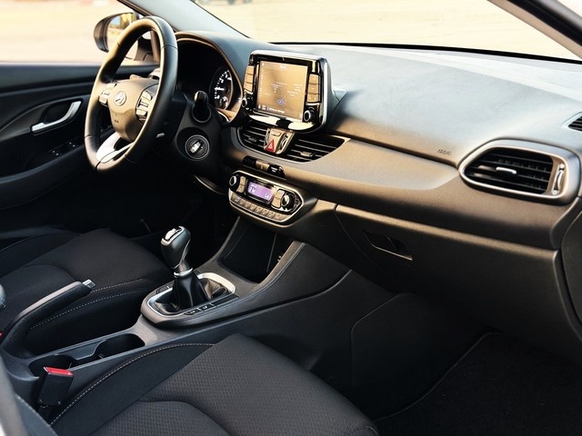Hyundaii30 Fastback 1.0 TGDI Tecno 88 kW (120 CV) Vehículo usado en Barcelona - 28