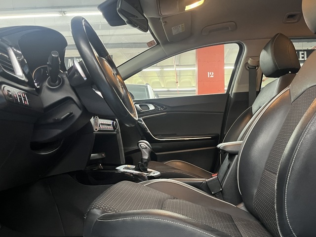 KiaCeed Tourer 1.0 MHEV Tech DCT 88 kW (120 CV) Vehículo usado en Barcelona - 9