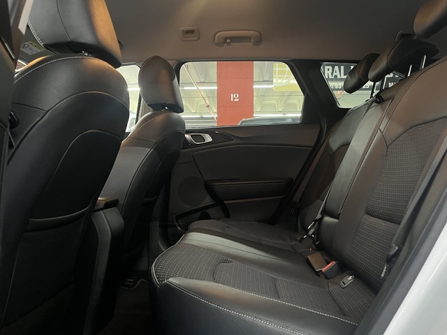 KiaCeed Tourer 1.0 MHEV Tech DCT 88 kW (120 CV) Vehículo usado en Barcelona - 10