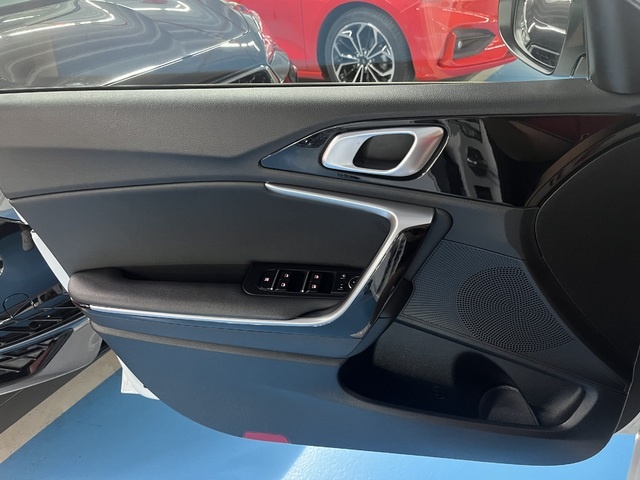 KiaCeed Tourer 1.0 MHEV Tech DCT 88 kW (120 CV) Vehículo usado en Barcelona - 13