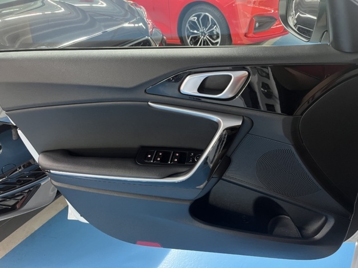 KiaCeed Tourer 1.0 MHEV Tech DCT 88 kW (120 CV) Vehículo usado en Barcelona - 13 KiaCeed Tourer 1.0 MHEV Tech DCT 88 kW (120 CV) Vehículo usado en Barcelona - 13