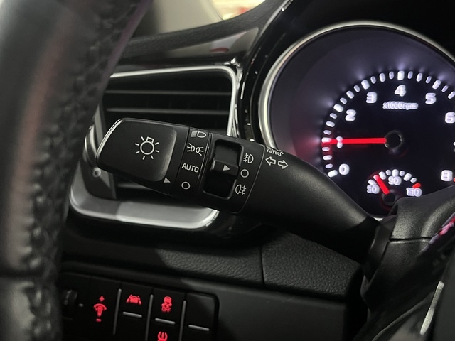 KiaCeed Tourer 1.0 MHEV Tech DCT 88 kW (120 CV) Vehículo usado en Barcelona - 15