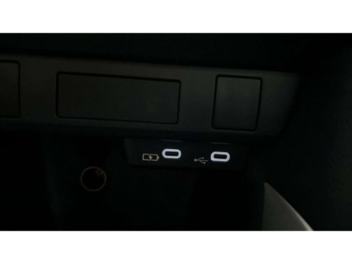ToyotaYaris 120H Business Plus 85 kW (116 CV) Vehículo usado en Barcelona - 18 ToyotaYaris 120H Business Plus 85 kW (116 CV) Vehículo usado en Barcelona - 18