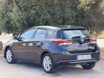 Toyota Auris 140H Hybrid Feel! 100 kW (136 CV) Toyota Auris 140H Hybrid Feel! 100 kW (136 CV)