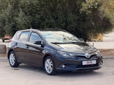 Toyota Auris 140H Hybrid Feel! 100 kW (136 CV) Toyota Auris 140H Hybrid Feel! 100 kW (136 CV)