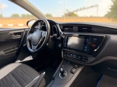Toyota Auris 140H Hybrid Feel! 100 kW (136 CV) Toyota Auris 140H Hybrid Feel! 100 kW (136 CV)