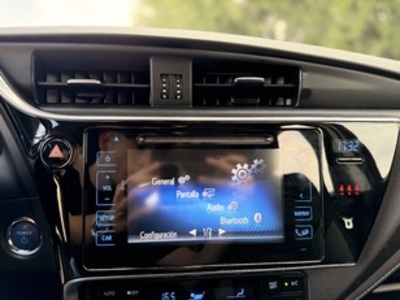Toyota Auris 140H Hybrid Feel! 100 kW (136 CV) Toyota Auris 140H Hybrid Feel! 100 kW (136 CV)