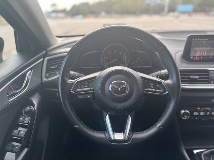 MazdaMazda 3 1.5 DE Black Tech Edition MT 77 kW (105 CV) Vehículo usado en Barcelona - 13 MazdaMazda 3 1.5 DE Black Tech Edition MT 77 kW (105 CV) Vehículo usado en Barcelona - 13