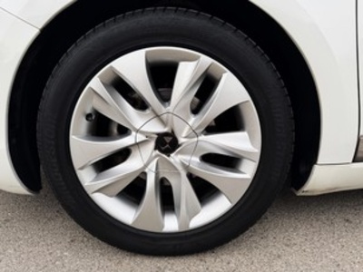 DS DS5 BlueHdi 120 EAT6 Style 88 kW (120 CV) DS DS5 BlueHdi 120 EAT6 Style 88 kW (120 CV)
