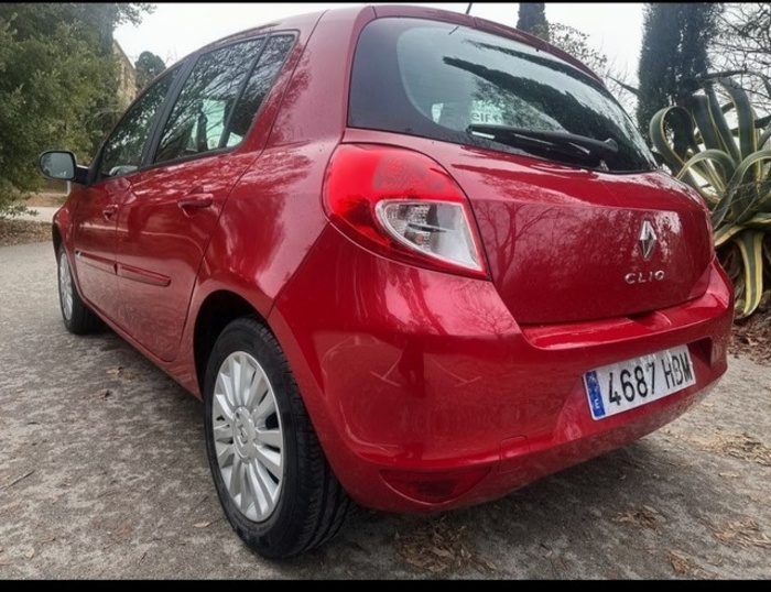 RenaultClio 1.2 20 Aniversario 55 kW (75 CV) Vehículo usado en Barcelona - 4 RenaultClio 1.2 20 Aniversario 55 kW (75 CV) Vehículo usado en Barcelona - 4