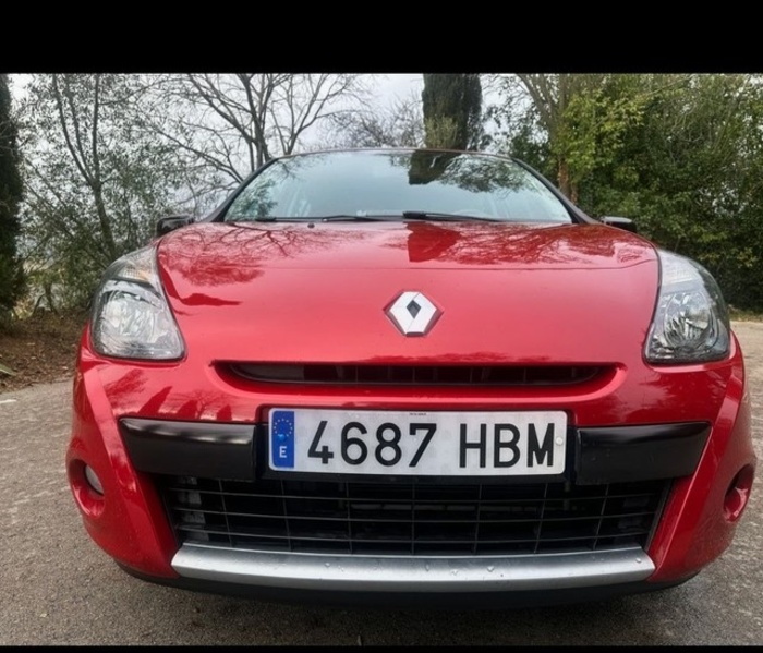 RenaultClio 1.2 20 Aniversario 55 kW (75 CV) Vehículo usado en Barcelona - 8 RenaultClio 1.2 20 Aniversario 55 kW (75 CV) Vehículo usado en Barcelona - 8