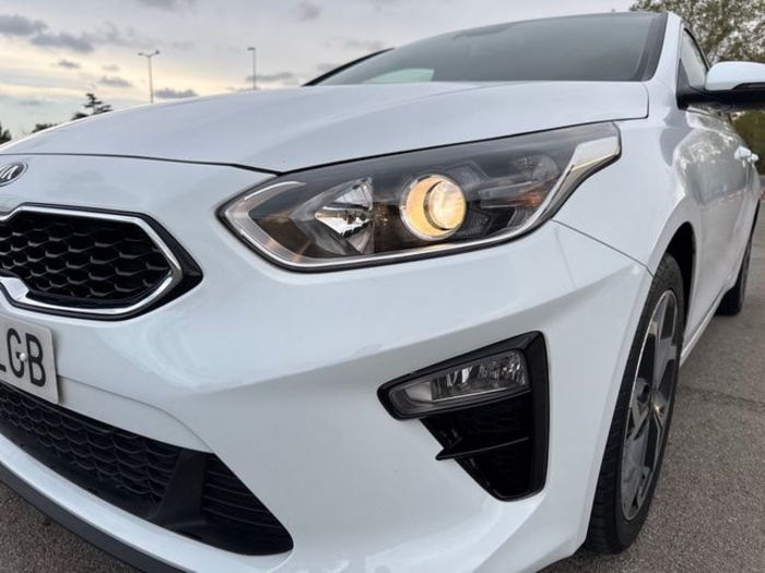 KiaCeed 1.0 T-GDi Eco-Dynamics Tech 88 kW (120 CV) Vehículo usado en Barcelona - 23 KiaCeed 1.0 T-GDi Eco-Dynamics Tech 88 kW (120 CV) Vehículo usado en Barcelona - 23