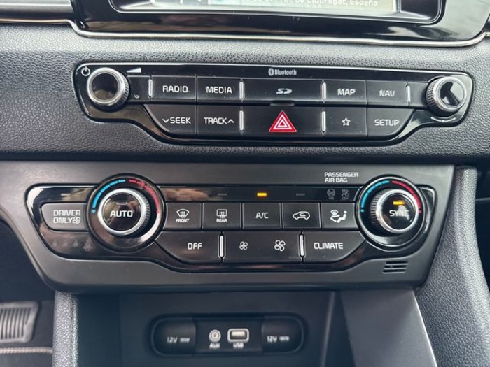 KiaNiro 1.6 GDi PHEV Híbrido Drive 104 kW (141 CV) Vehículo usado en Barcelona - 17 KiaNiro 1.6 GDi PHEV Híbrido Drive 104 kW (141 CV) Vehículo usado en Barcelona - 17