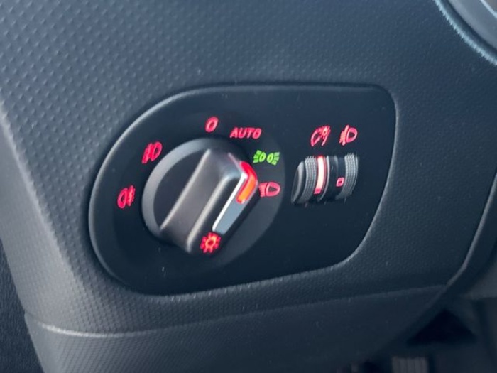 SEATLeón 1.6 TDI Style 77 kW (105 CV) Vehículo usado en Barcelona - 15 SEATLeón 1.6 TDI Style 77 kW (105 CV) Vehículo usado en Barcelona - 15