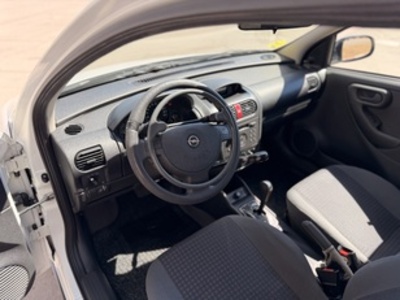 Opel Corsa 1.2 16v SRI 55 kW (75 CV) Opel Corsa 1.2 16v SRI 55 kW (75 CV)