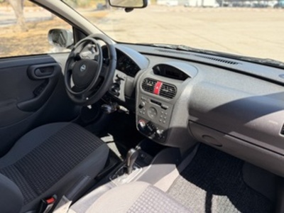 Opel Corsa 1.2 16v SRI 55 kW (75 CV) Opel Corsa 1.2 16v SRI 55 kW (75 CV)