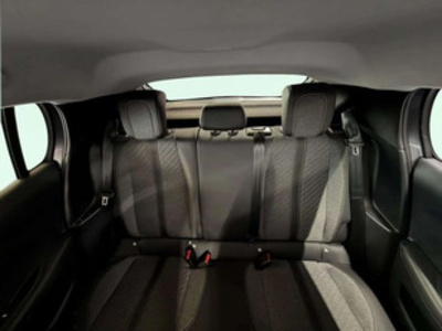 Peugeot 208 Allure Hybrid 110 eDCS6 81 kW (110 CV) Peugeot 208 Allure Hybrid 110 eDCS6 81 kW (110 CV)