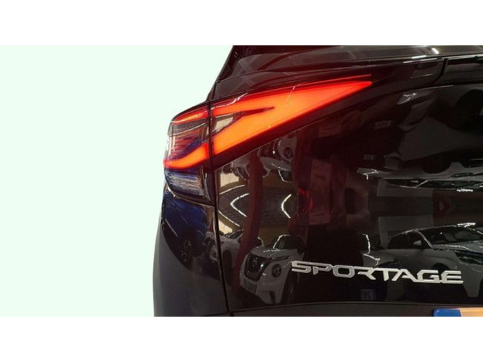 KiaSportage 1.6 T-GDi HEV Drive 4x2 158 kW (215 CV) Vehículo usado en Barcelona - 19 KiaSportage 1.6 T-GDi HEV Drive 4x2 158 kW (215 CV) Vehículo usado en Barcelona - 19