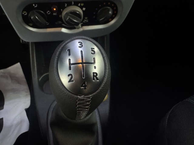 DaciaLogan Break Laureate dCi 63 kW (85 CV) Vehículo usado en Barcelona - 18
