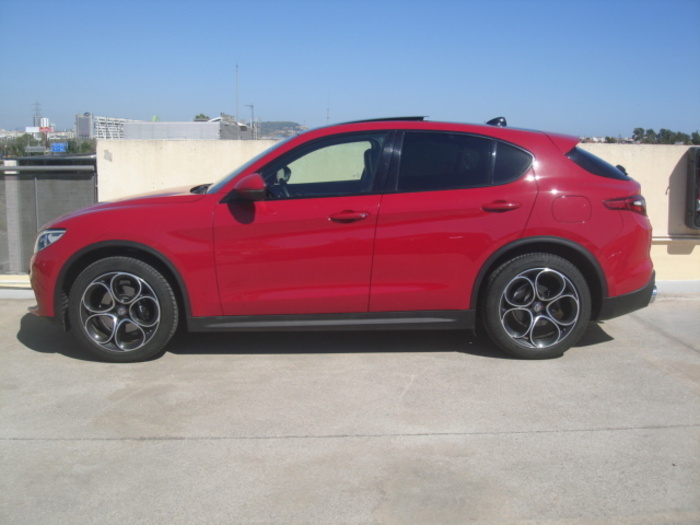 Alfa RomeoStelvio 2.2 Diésel Veloce Q4 Auto 154 kW (210 CV) Vehículo usado en Barcelona - 3 Alfa RomeoStelvio 2.2 Diésel Veloce Q4 Auto 154 kW (210 CV) Vehículo usado en Barcelona - 3