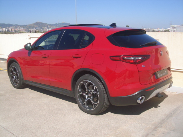Alfa RomeoStelvio 2.2 Diésel Veloce Q4 Auto 154 kW (210 CV) Vehículo usado en Barcelona - 4