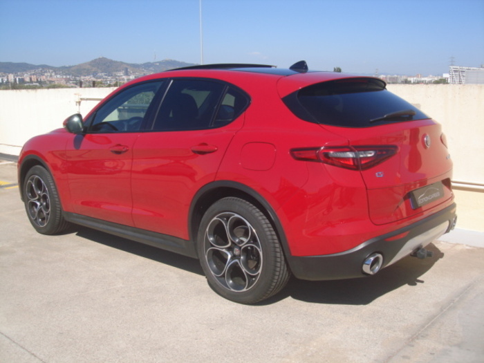 Alfa RomeoStelvio 2.2 Diésel Veloce Q4 Auto 154 kW (210 CV) Vehículo usado en Barcelona - 4 Alfa RomeoStelvio 2.2 Diésel Veloce Q4 Auto 154 kW (210 CV) Vehículo usado en Barcelona - 4