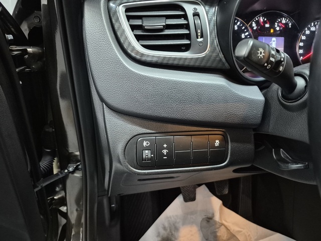 KiaCarens 1.6 GDi Drive 99 kW (135 CV) Vehículo usado en Barcelona - 8