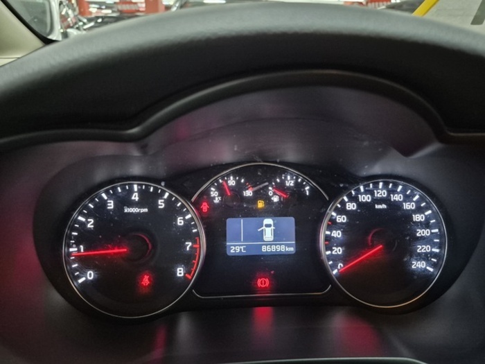 KiaCarens 1.6 GDi Drive 99 kW (135 CV) Vehículo usado en Barcelona - 9 KiaCarens 1.6 GDi Drive 99 kW (135 CV) Vehículo usado en Barcelona - 9