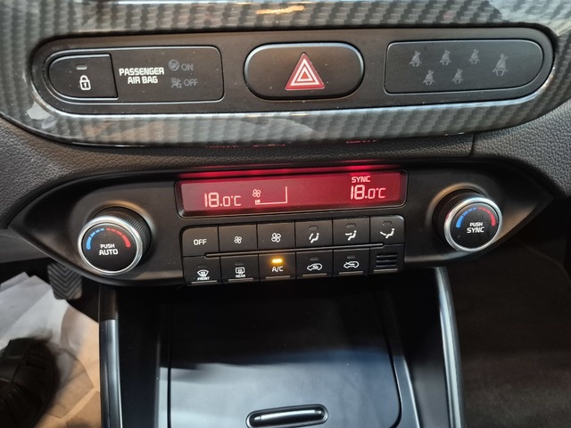 KiaCarens 1.6 GDi Drive 99 kW (135 CV) Vehículo usado en Barcelona - 12