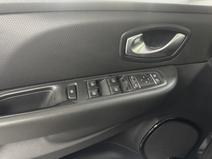 RenaultClio Zen Energy dCi 66 kW (90 CV) Vehículo usado en Barcelona - 15 RenaultClio Zen Energy dCi 66 kW (90 CV) Vehículo usado en Barcelona - 15