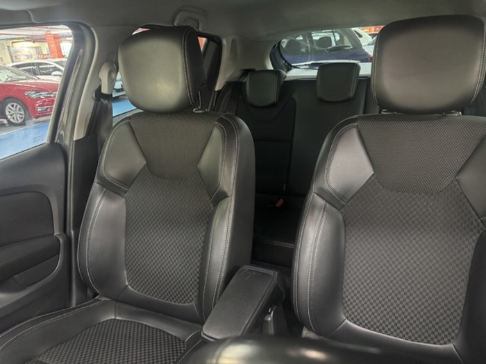 RenaultClio Zen Energy dCi 66 kW (90 CV) Vehículo usado en Barcelona - 26 RenaultClio Zen Energy dCi 66 kW (90 CV) Vehículo usado en Barcelona - 26