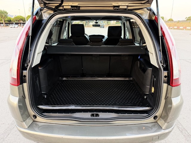 CitroenGrand C4 Picasso 1.6 HDI Exclusive 82 kW (112 CV) Vehículo usado en Barcelona - 27