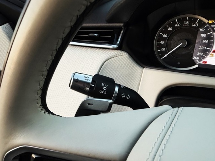 Land RoverRange Rover Velar 2.0 I4 R-Dynamic S 4WD Auto 150 kW (204 CV) Vehículo usado en Barcelona - 17 Land RoverRange Rover Velar 2.0 I4 R-Dynamic S 4WD Auto 150 kW (204 CV) Vehículo usado en Barcelona - 17