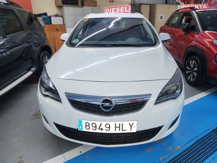 OpelAstra Sports Tourer 2.0 CDTi Excellence Auto 121 kW (165 CV) Vehículo usado en Barcelona - 1 OpelAstra Sports Tourer 2.0 CDTi Excellence Auto 121 kW (165 CV) Vehículo usado en Barcelona - 1