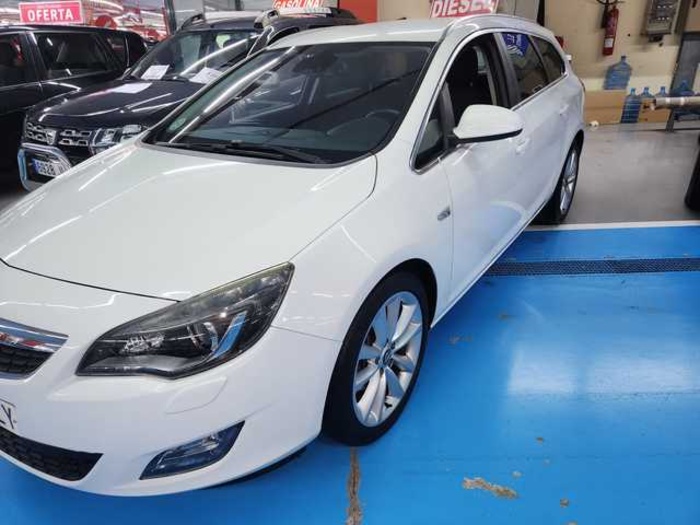 OpelAstra Sports Tourer 2.0 CDTi Excellence Auto 121 kW (165 CV) Vehículo usado en Barcelona - 2 OpelAstra Sports Tourer 2.0 CDTi Excellence Auto 121 kW (165 CV) Vehículo usado en Barcelona - 2