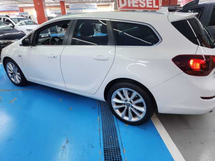 OpelAstra Sports Tourer 2.0 CDTi Excellence Auto 121 kW (165 CV) Vehículo usado en Barcelona - 3 OpelAstra Sports Tourer 2.0 CDTi Excellence Auto 121 kW (165 CV) Vehículo usado en Barcelona - 3