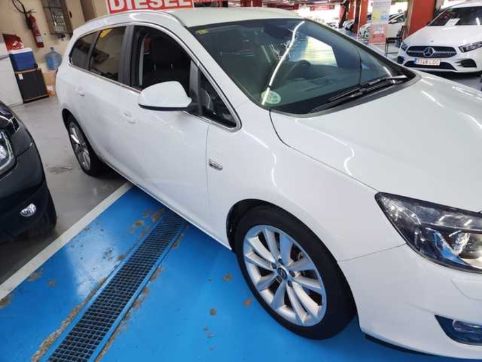 OpelAstra Sports Tourer 2.0 CDTi Excellence Auto 121 kW (165 CV) Vehículo usado en Barcelona - 5 OpelAstra Sports Tourer 2.0 CDTi Excellence Auto 121 kW (165 CV) Vehículo usado en Barcelona - 5