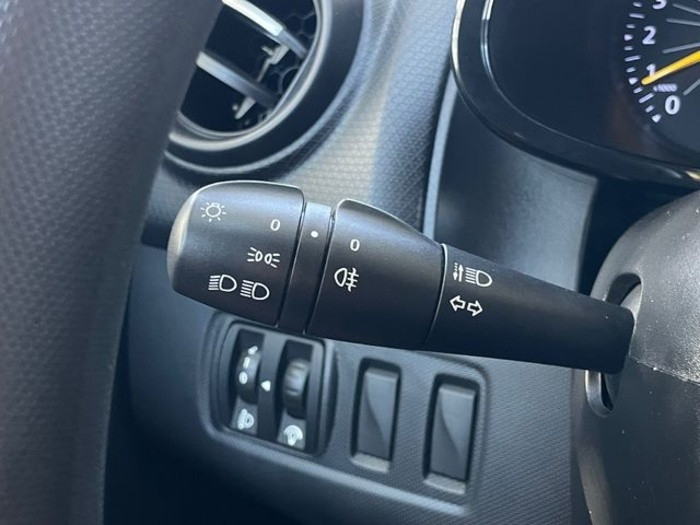 RenaultClio Expression 1.2 16v 55 kW (75 CV) Vehículo usado en Barcelona - 17 RenaultClio Expression 1.2 16v 55 kW (75 CV) Vehículo usado en Barcelona - 17