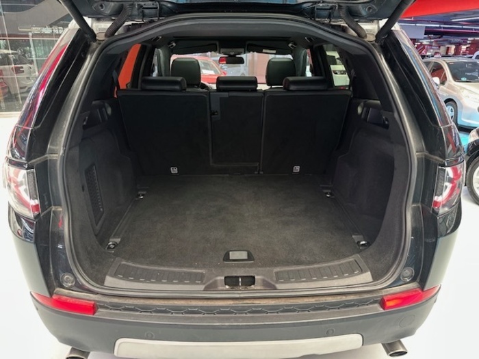 Land RoverDiscovery Sport 2.0L TD4 HSE Luxury 4WD 132 kW (180 CV) 7 Plazas Vehículo usado en Barcelona - 6 Land RoverDiscovery Sport 2.0L TD4 HSE Luxury 4WD 132 kW (180 CV) 7 Plazas Vehículo usado en Barcelona - 6