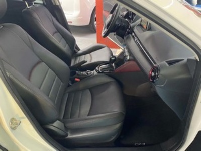 Mazda CX-3 2.0 SKYACTIV GE Luxury White 2WD AT 88 kW (120 CV) Mazda CX-3 2.0 SKYACTIV GE Luxury White 2WD AT 88 kW (120 CV)