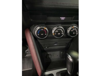 Mazda CX-3 2.0 SKYACTIV GE Luxury White 2WD AT 88 kW (120 CV) Mazda CX-3 2.0 SKYACTIV GE Luxury White 2WD AT 88 kW (120 CV)