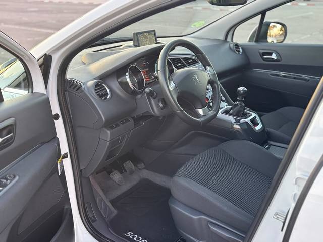 Peugeot5008 1.6 BlueHDi Allure EAT6 88 kW (120 CV) Vehículo usado en Barcelona - 7