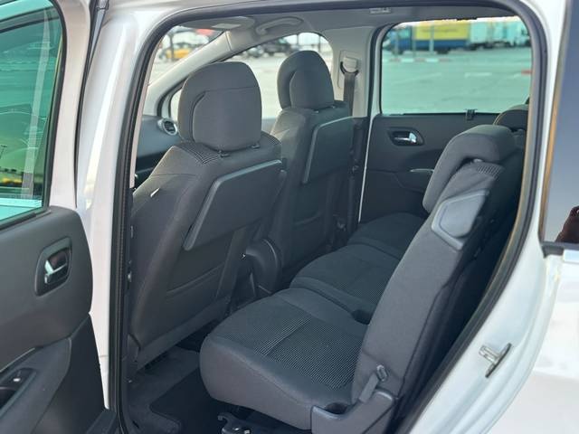 Peugeot5008 1.6 BlueHDi Allure EAT6 88 kW (120 CV) Vehículo usado en Barcelona - 9