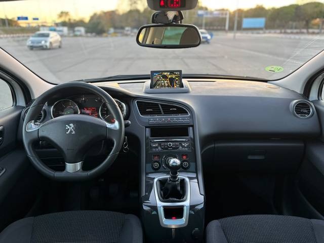 Peugeot5008 1.6 BlueHDi Allure EAT6 88 kW (120 CV) Vehículo usado en Barcelona - 12
