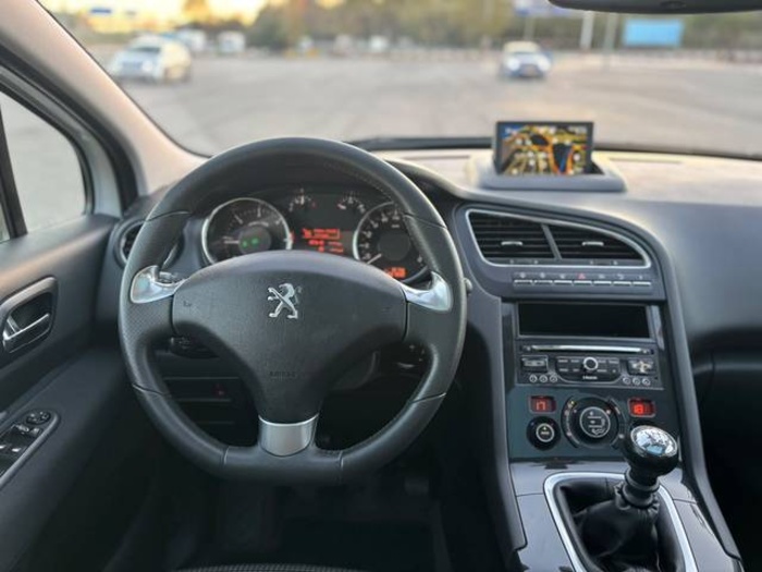 Peugeot5008 1.6 BlueHDi Allure EAT6 88 kW (120 CV) Vehículo usado en Barcelona - 13 Peugeot5008 1.6 BlueHDi Allure EAT6 88 kW (120 CV) Vehículo usado en Barcelona - 13