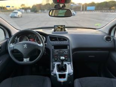 Peugeot 5008 1.6 BlueHDi Allure EAT6 88 kW (120 CV) Peugeot 5008 1.6 BlueHDi Allure EAT6 88 kW (120 CV)