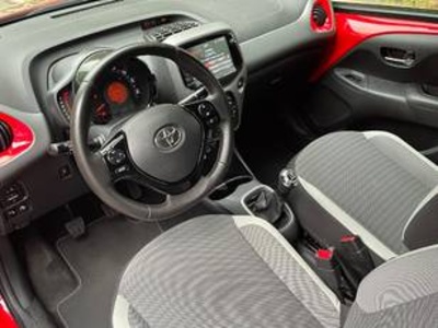 Toyota Aygo 70 x-style 53 kW (72 CV) Toyota Aygo 70 x-style 53 kW (72 CV)