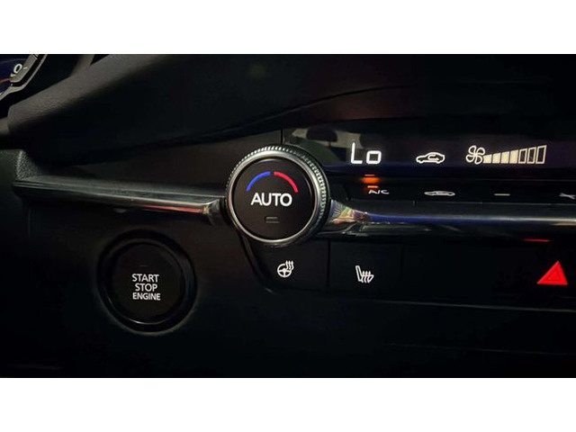 MazdaMazda 3 2.5L E-SKY G MHEV Prime-line 103 kW (140 CV) Vehículo usado en Barcelona - 24